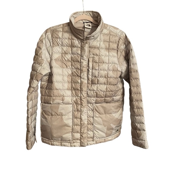 The North Face Women's
ThermoBall Eco Snap Jacket-Size Medium-Dove Grey Camo - Picture 3 of 15